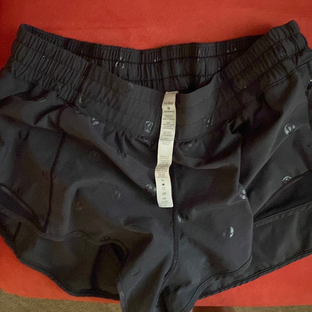 Black lululemon hotty hot 2.5 inch size 10